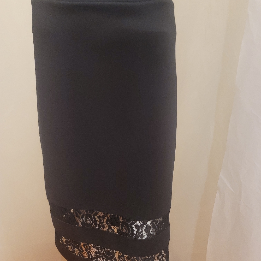 BLACK PENCIL SKIRT w/LACE INSERTS BY CARMEN MARC VALVO, SZ LARGE